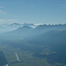 Toller Tiefblick ins Inntal, auf die Kalkkögel (rechts) und die Zillertaler Berge (von links: Riffler, Gefrorene Wandspitze, Olperer, Fußstein, Schrammacher)