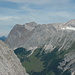 Blick zur Zugspitze (2964m, rechts mit den diversen Baulichkeiten) und dem Schneefernerkopf (mehr links, 2874m)