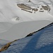 Tiefblick zum Spilauersee zugefroren und eingedeckt mit Eis & Schnee