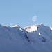 <b>Paesaggio straordinario quello della Val Bedretto!<br />L'Helgenhorn così non l'avevo mai visto.<br />Una splendida luna calante, visibile al 73%, è prossima al tramonto.</b>