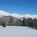 Jenseits der makellos weißen Schneedecke grüßen die Gaisjochspitze, der Fallmetzer, der Gitschberg und die Eidechsspitze herüber.