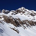 Links der Chrüzlipass, mittig der Witenalpstock.