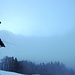 Bequem mit der Seilbahn durch den Nebel Richtung Sonne