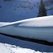 Verschneite Hütte auf dem Rückweg durch das Sulztal