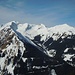 Die Kelmer Spitze verschwindet vor der Knittelkarspitze, rechts die Steinkarspitzen, über die der schöne [http://www.hikr.org/tour/post56980.html Reuttener Höhenweg] führt...