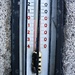 Das berühmte Thermometer auf dem Dorfplatz von La Brévine. Leider war ich etwas zu spät, um 7Uhr wurde in La Brévine mit -33,1°C die tiefste Temperatur dieses Winters in der Schweiz gemessen. <br /><br />In Wirklichkeit zeigte das Thermometer 4,5°C zu viel an. Die Temperatkurve der Wetterstation registrierte um 8:30 -30°C, siehe nächstes Foto :-)