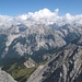 Blick hinüber zur Karwendel-Hauptkette - das dunkle Horn ist die Kaltwasserkarspitze (2733m), links daneben Birkkar- (2749m) und Ödkarspitzen (2743m)