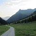 Blick zurück Richtung Vergalda mit dem scharfen Schmalzberg (2345m) und der Valisera. Links im Hintergrund das Hochjochmassiv