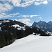links der Mythen das Skigebiet Hochstuckli