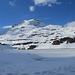 Beim Warten auf das Postauto: Panorama mit Straffelgrat, Tochuhorn und Staldhorn