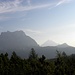 Blick Richtung Nordosten,mit Monte Pelmo(3168m) und Monte Antelao(3264m) im Morgendunst.