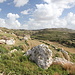 Im Aufstieg zwischen Miġra l-Ferħa und Tal-Merħla - Ausblick über die etwa östlich gelegenen, terrassierten Felder.