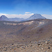 Einmal rund um den Sekundärkrater des Westgipfels, im Hintergrund Cerro Pili und Volcan Simba