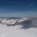 Blick von Chlus gegen Nordwesten: Rechts Ebenalp, Mitte das Skigebietlein und hinten Fähnerenspitz und Deutschland ;-)