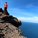 im Aufstieg zum Ostgipfel, senkrecht überm Meer