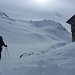 Es pfeift hier schon ganz gut um die Ecke...Der Südföhn nimmt langsam Fahrt auf...Laut Wetterdienst mit 160kmh in Spitzenböen