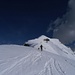 Agnès sur l'épaule sommitale du Monte Zerbion, il fait -15° et le vent souffle...