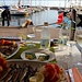 nach der Tour in Puerto de Mogán beobachten wir beim leckeren Essen, wie sich zwei Urlauber vor Langeweile ins Wasser stürzen..;-)