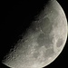 Der Mond am selben Tag, 19.03.2013, wie das letzte Bild, aber am schwarzen Himmel um 21°° Uhr.

La luna lo stesso giorno, il 19 di marzo, come nella foto precedente, ma nel cielo scuro alle 21°°.