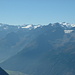 Kräftig herangezoomt: die Ötztaler Wildspitze (3772m), rechts daneben der Brochkogel mit der markanten Nordkante (3628m), davor (mit Firnfeld) die Hohe Geige (3393m). Weiter links der Ramolkogel (3549m) sowie Hohe Wilde (3480m)?