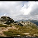 Siete Picos VII (Vordergrund), Gipfelkamm der Siete Picos und La Mujer Muerte und Montón de Trigo (Hintergrund), Sierra de Guadarrama, Spanien
