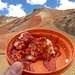 unser farblich passendes Mittagessen, schön zu einem Modell des Berges geformt - Reste von Härdöpfelstock und Tomatensauce vom Vortag
