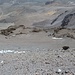 Blick zurück vom Grat zur Aufstiegsspur (linke Bildhälfte). Weit unten der "Highway 11", der von Arica durch den Lauca NP nach Bolivien führt.