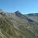Blick hinüber zum Monte-Moro-Paß (wer genau hinsieht, kann einige Stützen der Seilbahn erkennen) mit dem Joderhorn (3035m)