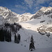 Blick von der Winkelalm. In der Bildmitte das Ziel.