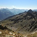Blick vom Ostgrat des Pizzo di Röd  Richtung Süden auf  die Valle della Valletta und den Pizzo del Piatto di Röd