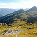 Blick vom Uebergang Richtung Süden . Im Mittelgrund rechts der Pizzo del Piatto di Röd und links davon der Pizzo del Mascarpino.