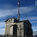 Chiesetta e antenna sulla cima del San Salvatore 