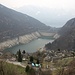 <b>Il Lago di Vogorno è quasi vuoto.<br />In primo piano la località Rivapiana.</b>