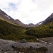 Von der Moräne des Glaciar Los Perros ist der John Gardner Pass zu sehen. Die sichtbare Wegdistanz täuscht etwas. 
