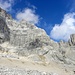 Hier rechts unten ist es die Einstieg in Alleghesi Klettersteig, auf Fußes des Punta Civetta,2920m.
