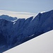 Vorne <strong>Zw&ouml;lfihorn</strong> (2292 m) und <strong>Einshorn</strong> (2457 m). Kennt jemand den Berg hinten?