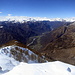 Blauer Himmel und Schneesturm: Auf dem Gipfel des Cima della Trosa, hoch über dem Maggiatal, fegt der Nordföhn die Schneekristalle durch die Luft