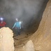 Warm und feucht wars in der Höhle. Kein wunder, denn ein kleines Bächlein fliesst durch das Loch.