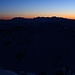 Mont Fort (3329m):<br /><br />Warten auf den Sonnenaufgang wo sich langsam ein Silberstreifen über den Berner Alpen am Hoizont zeigt.