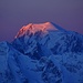 Sonnenaufgang auf dem Mont Fort (3329m):<br /><br />Endlich die ersten Sonnenstrahlen! Logischerweise wird zuertst der höchste Alpengipfel Mont Blanc (4810,45m) beleuchtet. Sein linker Vorgipfel ist der Mont Blanc de Courmayeur / Monte Bianco di Courmayeur (4748m).