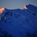 Sonnenaufgang auf dem Mont Fort (3329m):<br /><br />Die ersten Sonnenstrahlen erreichen die Gipfel des Grand Combin. Links ist der Grand Combin de la Tsessette (4135m), rechts der Grand Combin de Grafeneire (4314m).