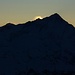Sonnenaufgang auf dem Mont Fort (3329m):<br /><br />Die Sonne steigt zusammen mit einem Wölkchen hinter den Grande Gendarme (4331m) über den Weisshorn Nordgrat. Auf dem Weisshorn  (4506m) werde hoffentlich diesen Sommer stehen :-)