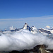 Das Matterhorn ragt asu den Wolken