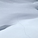 (M)eine einsame Spur durch die noch tiefverschneite Hochebene Quartina: Die Schneemassen zeichnen den Lauf des mäandernden Canaria-Bachs nach