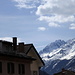 Der Pizzo Rotondo über den Dächern von Airolo