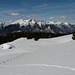 Pascoli innevati all'Alpe d'Arbino con [http://www.hikr.org/tour/post5919.html Gaggio] sullo sfondo