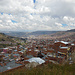 der gewaltige Kessel von La Paz; auf der weiten Fläche oberhalb der Bildmitte liegt [http://de.wikipedia.org/wiki/El_Alto El Alto] auf ca. 4100m (das Foto habe ich auf der Rückfahrt aufgenommen)