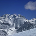Vom Gipfel, beste Sicht auf Piz Bernina mit dem berühmten Bianco-Grat. In der Bildmitte der Piz Roseg mit seiner schönen Eishaube