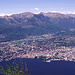die völlig zersiedelte Landschaft im Bereich Lugano, dahinter die Kette Monte Lema-Monte Tamaro