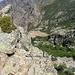 Tiefblick zum kleinen See (unten Re)